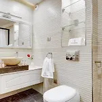 Suite Belleville, Noblesse Au Coeur De La Capitale
